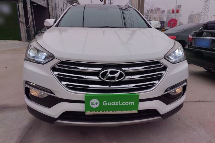 Used Hyundai Santa Fe 2017 2.0T Automatic All-Wheel Drive Smart 7-Seater Front