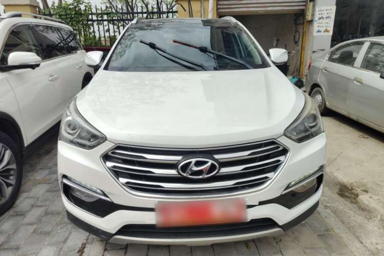 Used Hyundai Santa Fe 2017 2.0T Automatic All-Wheel Drive Smart 7-Seater Front