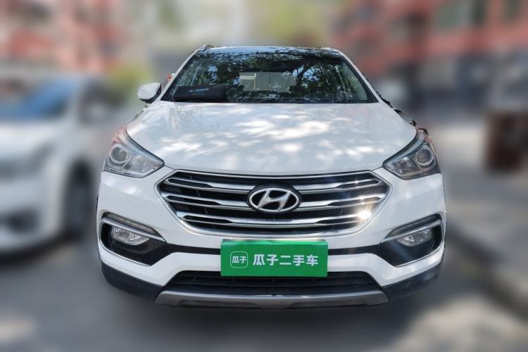 Used Hyundai Santa Fe 2017 2.0T Automatic Two-Wheel Drive Smart Version 7 Seats Front