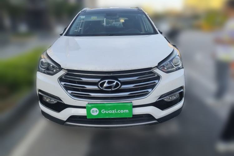 Used Hyundai Santa Fe 2017 2.0T Automatic Two-Wheel Drive Smart Version 7 Seats Front