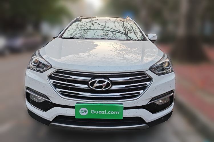 Used Hyundai Santa Fe 2017 2.0T Automatic All-Wheel Drive Smart 7-Seater Front