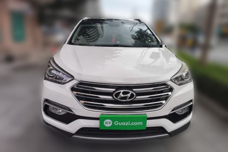 Used Hyundai Santa Fe 2017 2.4L Automatic Two-Wheel Drive Smart Version 5 Seats Front