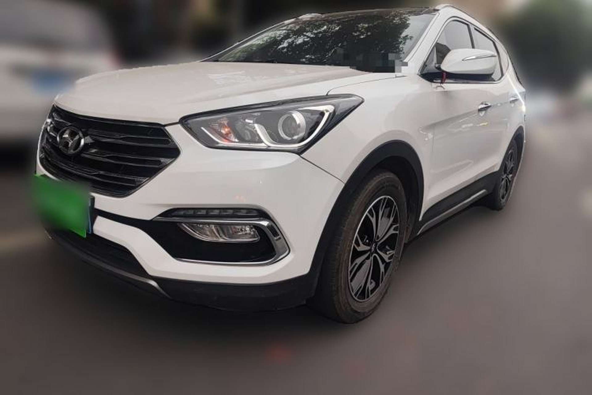 Used Hyundai Santa Fe 2017 2.0T Automatic Two-Wheel Drive Smart Version 7 Seats Front Left 45 Deg