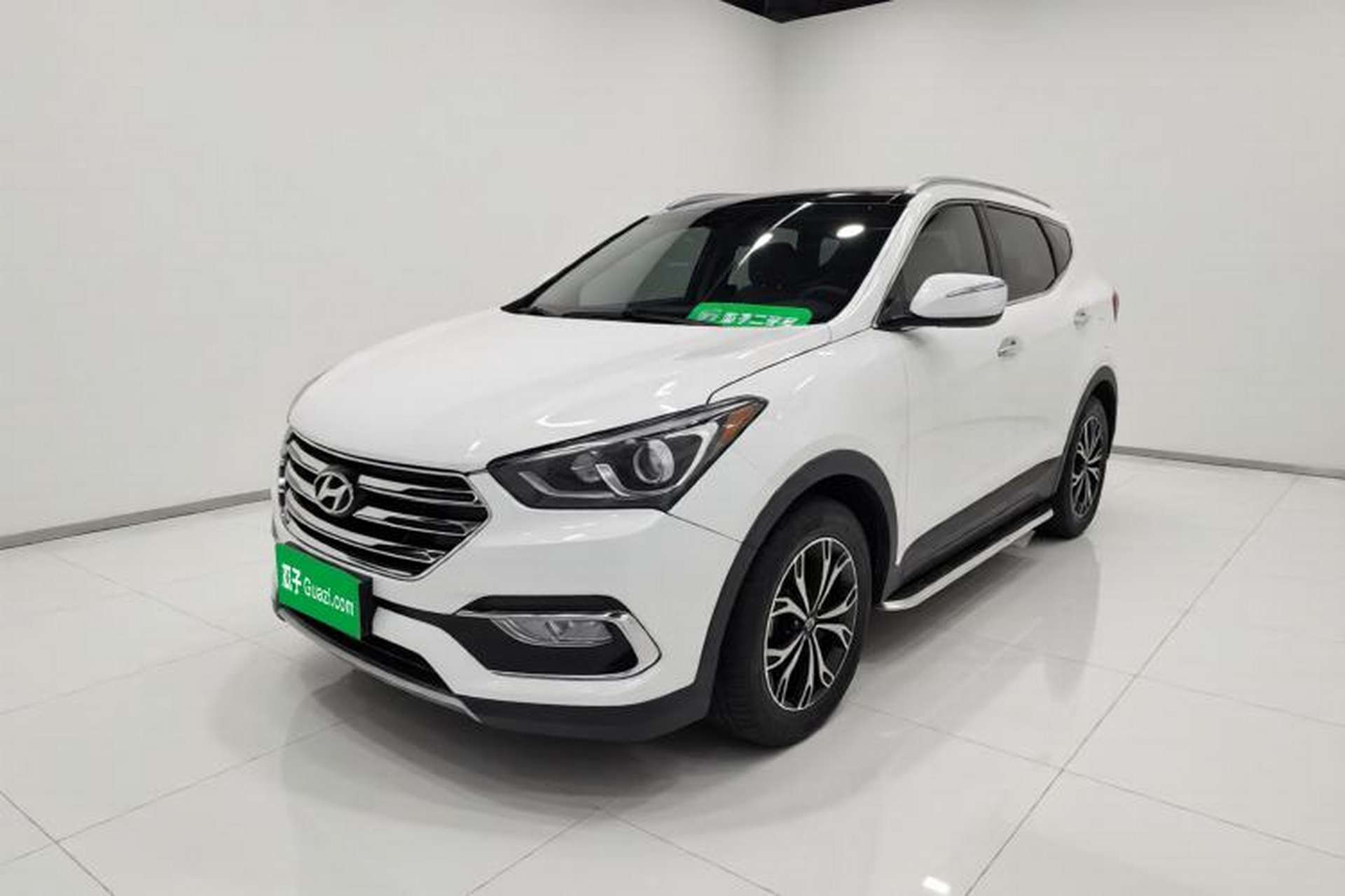 Used Hyundai Santa Fe 2017 2.0T Automatic Two-Wheel Drive Smart Version 7 Seats Front Left 45 Deg