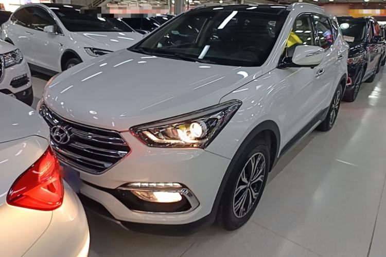 Used Hyundai Santa Fe 2017 2.0T Automatic All-Wheel Drive Smart 7-Seater Front