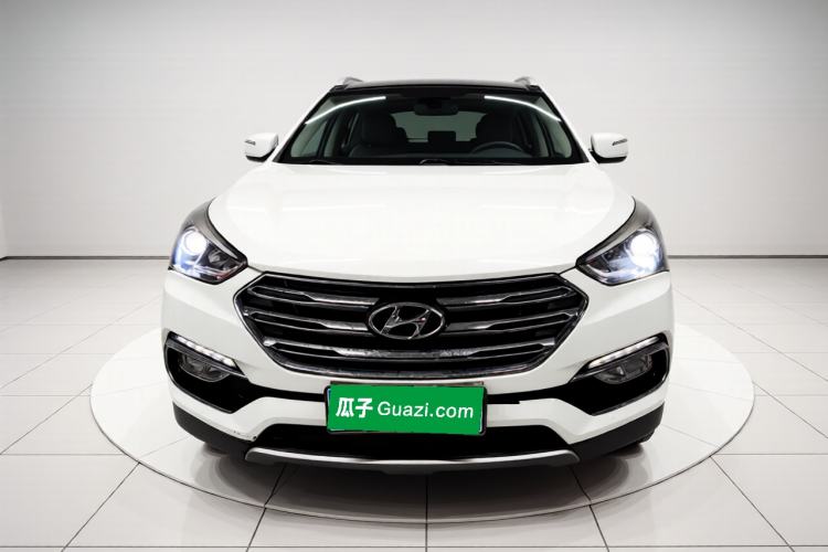 Used Hyundai Santa Fe 2017 2.4L Automatic Two-Wheel Drive Smart Version 5 Seats Front