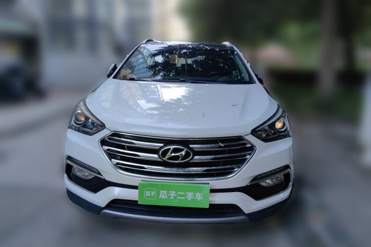 Used Hyundai Santa Fe 2017 2.0T Automatic All-Wheel Drive Smart 7-Seater Front