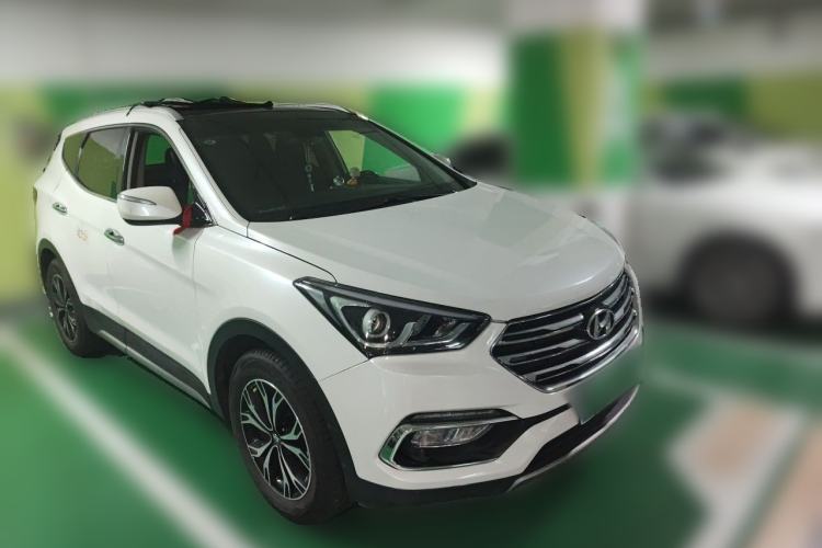 Used Hyundai Santa Fe 2017 2.4L Automatic Two-Wheel Drive Smart Version 5 Seats Front Right 45 Deg