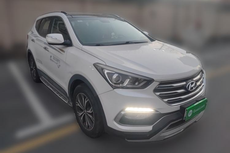 Used Hyundai Santa Fe 2017 2.0T Automatic All-Wheel Drive Smart 7-Seater Front Right 45 Deg