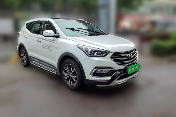 Used Hyundai Santa Fe 2017 2.0T Automatic All-Wheel Drive Smart 7-Seater Front Right 45 Deg