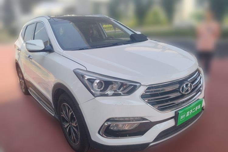 Used Hyundai Santa Fe 2017 2.0T Automatic All-Wheel Drive Smart 7-Seater Front Right 45 Deg