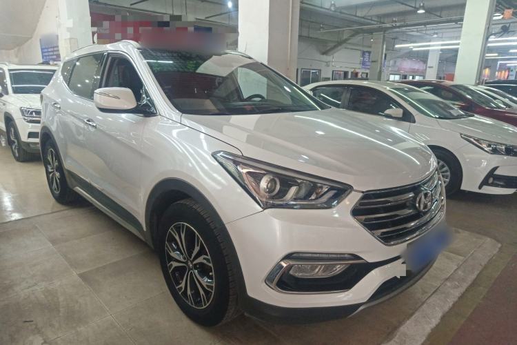 Used Hyundai Santa Fe 2017 2.4L Automatic Two-Wheel Drive Smart Version 5 Seats Front Right 45 Deg