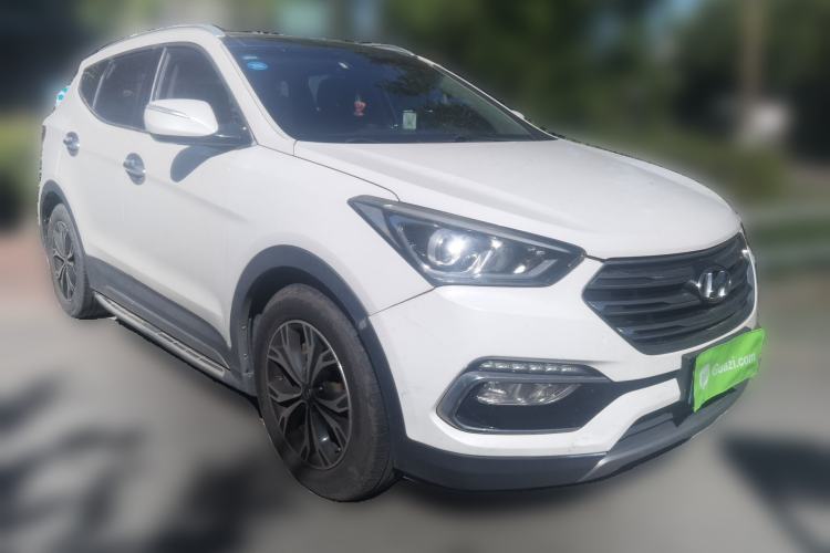 Used Hyundai Santa Fe 2017 2.0T Automatic All-Wheel Drive Smart 7-Seater Front Right 45 Deg