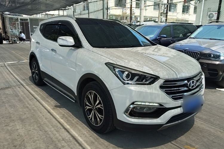 Used Hyundai Santa Fe 2017 2.4L Automatic Two-Wheel Drive Smart Version 5 Seats Front Right 45 Deg