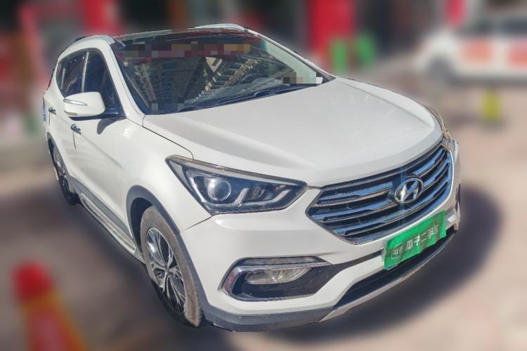 Used Hyundai Santa Fe 2017 2.4L Automatic Two-Wheel Drive Smart Version 5 Seats Front Right 45 Deg