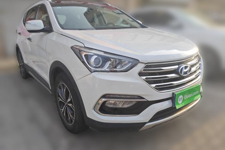 Used Hyundai Santa Fe 2017 2.4L Automatic Two-Wheel Drive Smart Version 5 Seats Front Right 45 Deg