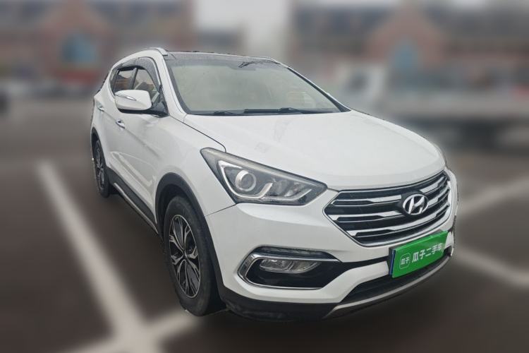 Used Hyundai Santa Fe 2017 2.4L Automatic Two-Wheel Drive Smart Version 5 Seats Front Right 45 Deg