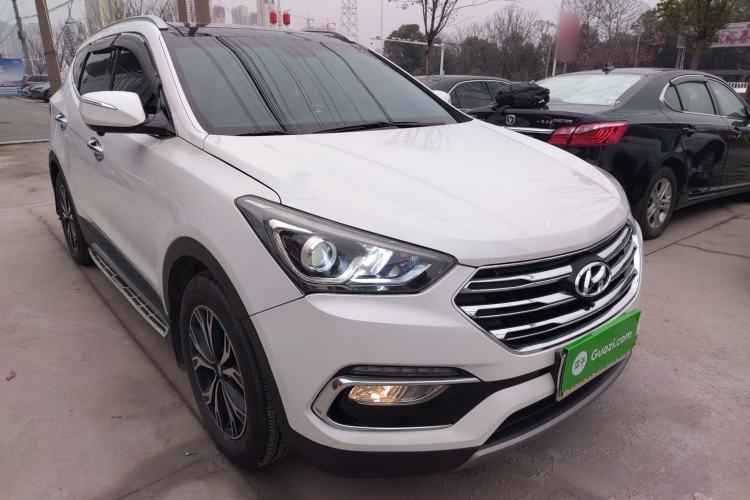 Used Hyundai Santa Fe 2017 2.0T Automatic All-Wheel Drive Smart 7-Seater Front Right 45 Deg