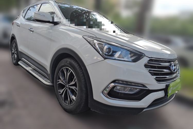 Used Hyundai Santa Fe 2017 2.0T Automatic All-Wheel Drive Smart 7-Seater Front Right 45 Deg