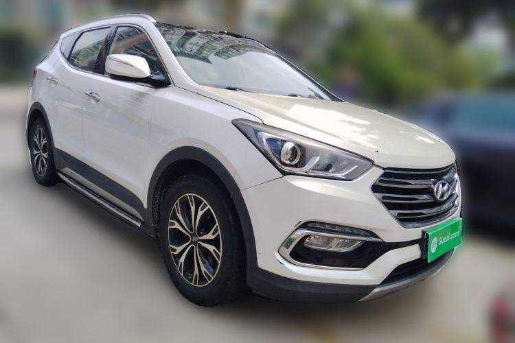 Used Hyundai Santa Fe 2017 2.4L Automatic Two-Wheel Drive Smart Version 5 Seats Front Right 45 Deg
