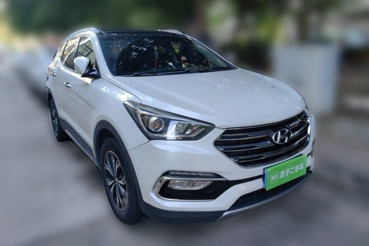 Used Hyundai Santa Fe 2017 2.0T Automatic All-Wheel Drive Smart 7-Seater Front Right 45 Deg