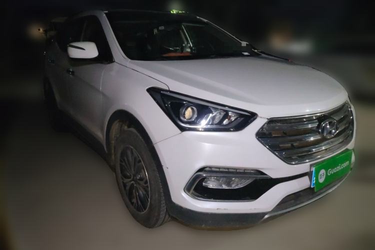 Used Hyundai Santa Fe 2017 2.4L Automatic Two-Wheel Drive Smart Version 5 Seats Front Right 45 Deg