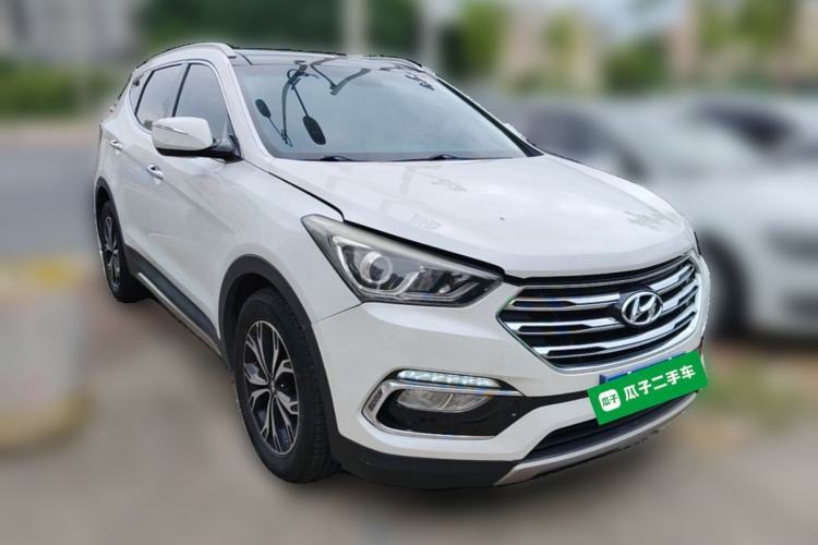 Used Hyundai Santa Fe 2017 2.4L Automatic Two-Wheel Drive Smart Version 5 Seats Front Right 45 Deg