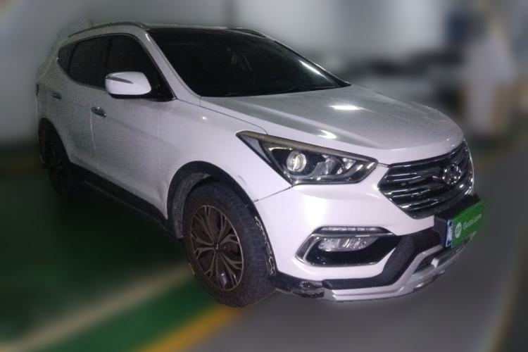 Used Hyundai Santa Fe 2017 2.4L Automatic Two-Wheel Drive Smart Version 5 Seats Front Right 45 Deg