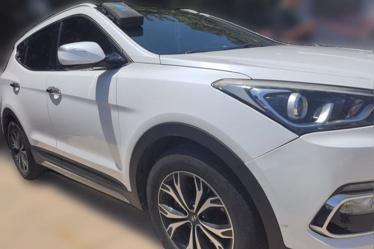 Used Hyundai Santa Fe 2017 2.4L Automatic Two-Wheel Drive Smart Version 5 Seats Front Right 45 Deg