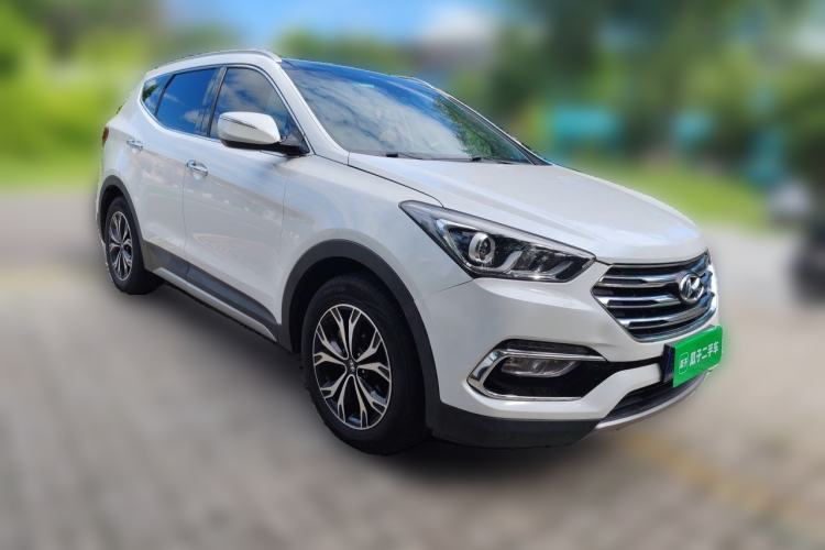 Used Hyundai Santa Fe 2017 2.0T Automatic All-Wheel Drive Smart 7-Seater Front Right 45 Deg