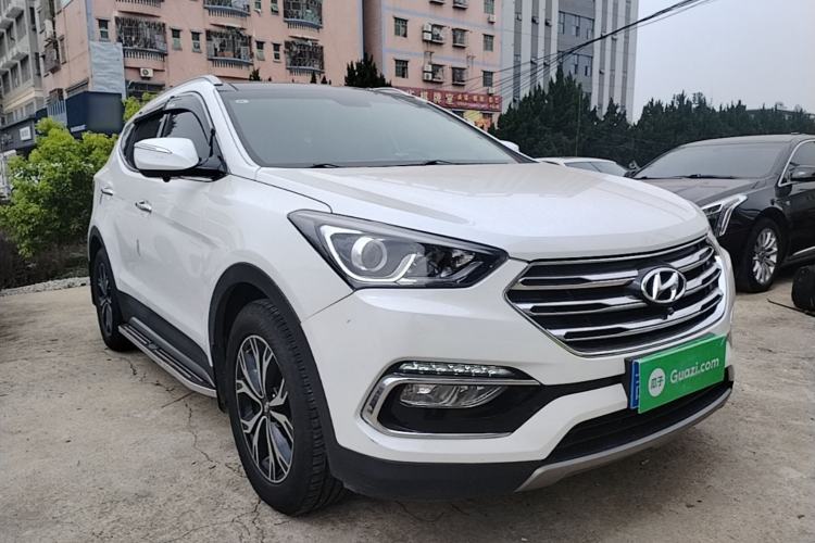 Used Hyundai Santa Fe 2017 2.0T Automatic All-Wheel Drive Smart 7-Seater Front Right 45 Deg