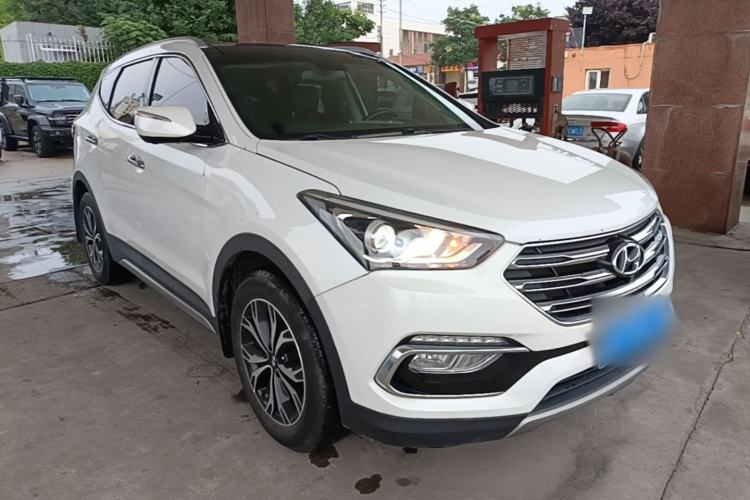 Used Hyundai Santa Fe 2017 2.0T Automatic All-Wheel Drive Smart 7-Seater Front Right 45 Deg