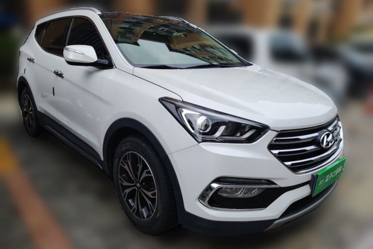 Used Hyundai Santa Fe 2017 2.0T Automatic All-Wheel Drive Smart 7-Seater Front Right 45 Deg