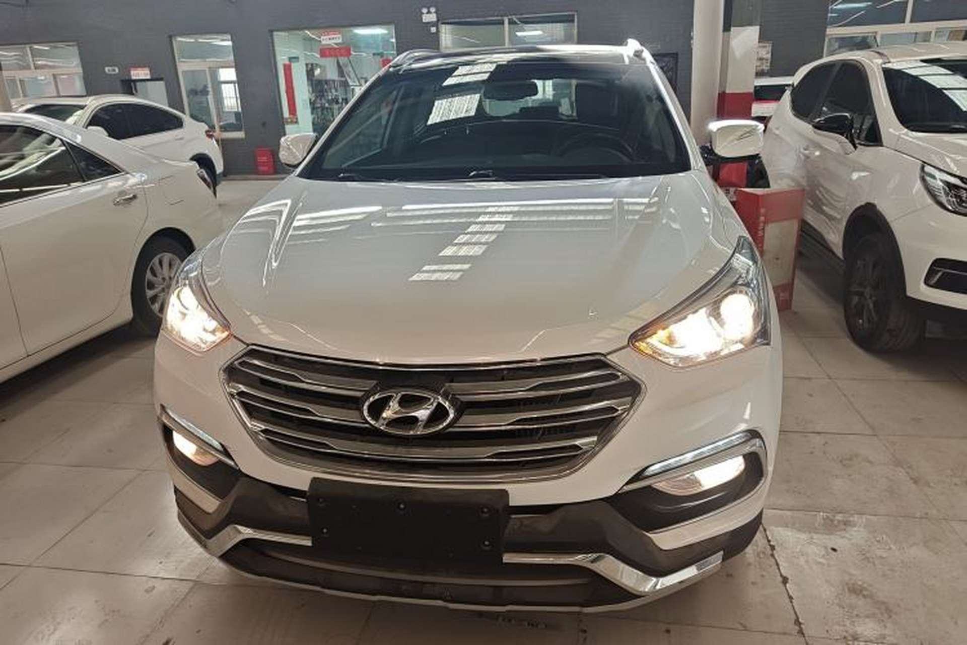 Used Hyundai Santa Fe 2017 2.0T Automatic All-Wheel Drive Smart 7-Seater Front