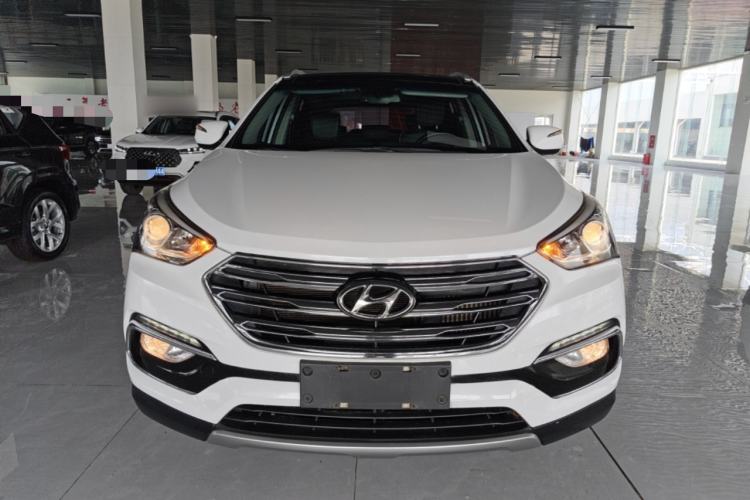 Used Hyundai Santa Fe 2017 2.0T Automatic Two-Wheel Drive Smart Version 7 Seats Front