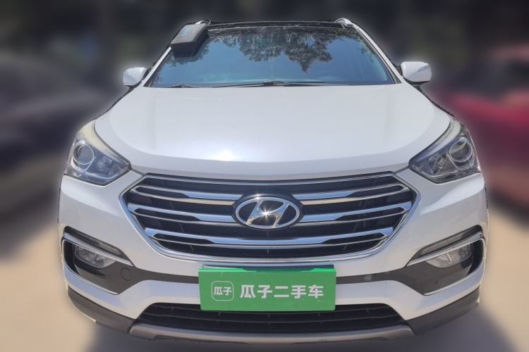 Used Hyundai Santa Fe 2017 2.4L Automatic Two-Wheel Drive Smart Version 5 Seats Front