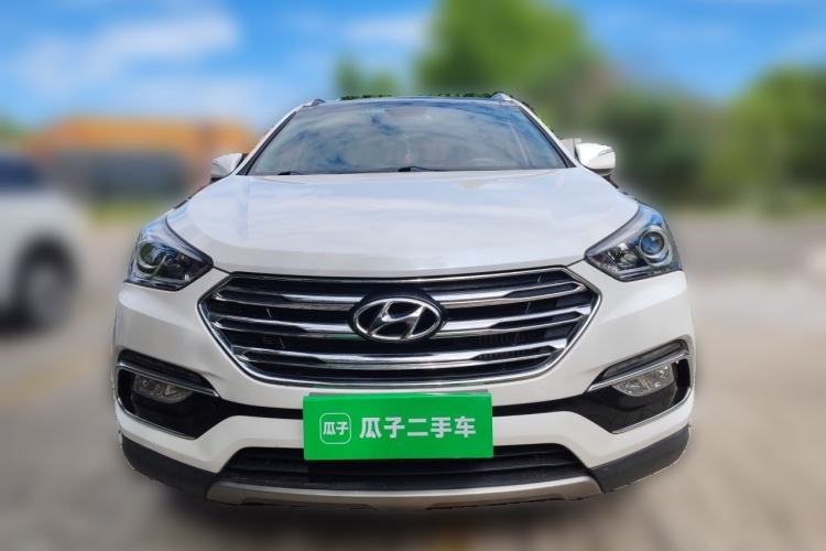Used Hyundai Santa Fe 2017 2.0T Automatic All-Wheel Drive Smart 7-Seater Front