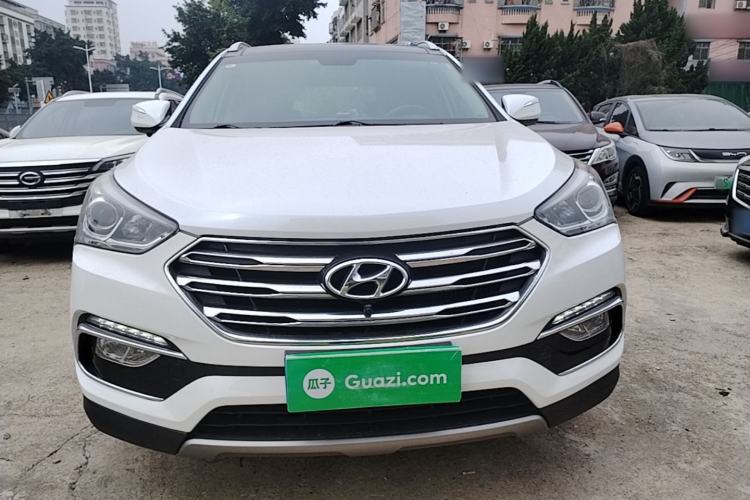 Used Hyundai Santa Fe 2017 2.0T Automatic All-Wheel Drive Smart 7-Seater Front