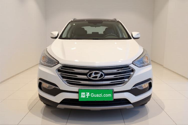 Used Hyundai Santa Fe 2017 2.0T Automatic Two-Wheel Drive Smart Version 7 Seats Front