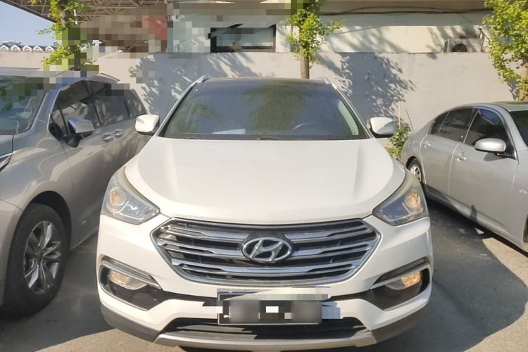 Used Hyundai Santa Fe 2017 2.0T Automatic Two-Wheel Drive Smart Version 7 Seats Front