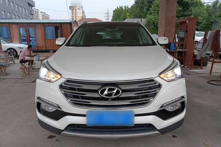 Used Hyundai Santa Fe 2017 2.0T Automatic All-Wheel Drive Smart 7-Seater Front