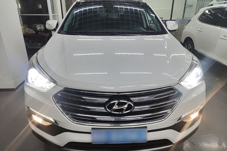 Used Hyundai Santa Fe 2017 2.0T Automatic Two-Wheel Drive Smart Version 7 Seats Front