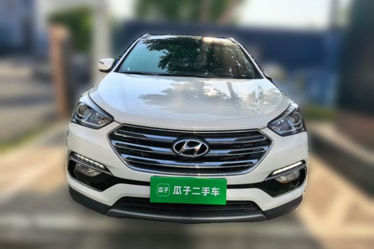 Used Hyundai Santa Fe 2017 2.0T Automatic Two-Wheel Drive Smart Version 7 Seats Front