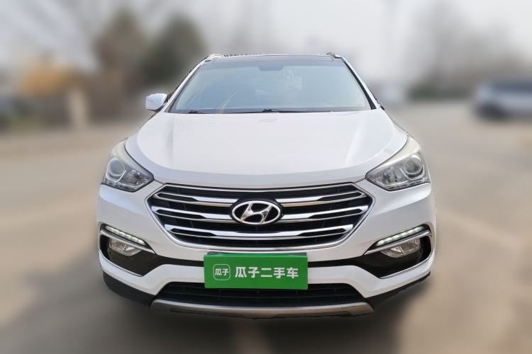 Used Hyundai Santa Fe 2017 2.0T Automatic All-Wheel Drive Smart 7-Seater Front
