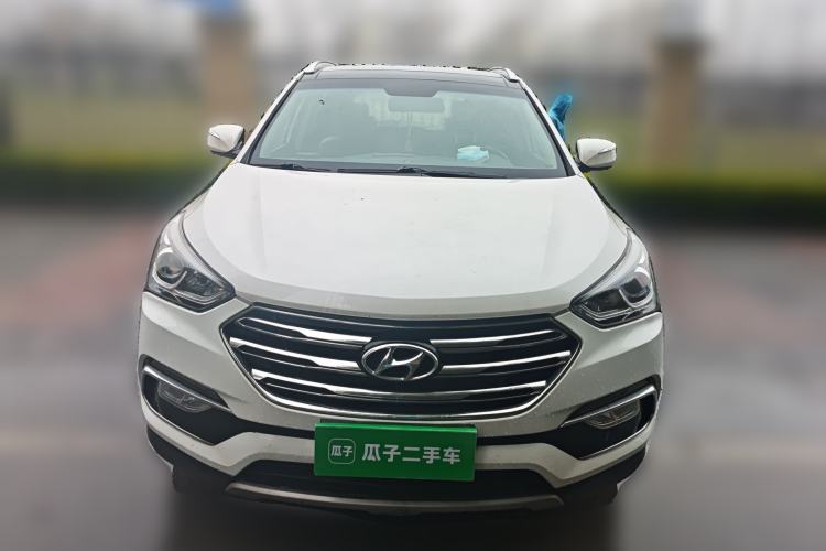 Used Hyundai Santa Fe 2017 2.0T Automatic Two-Wheel Drive Smart Version 7 Seats Front
