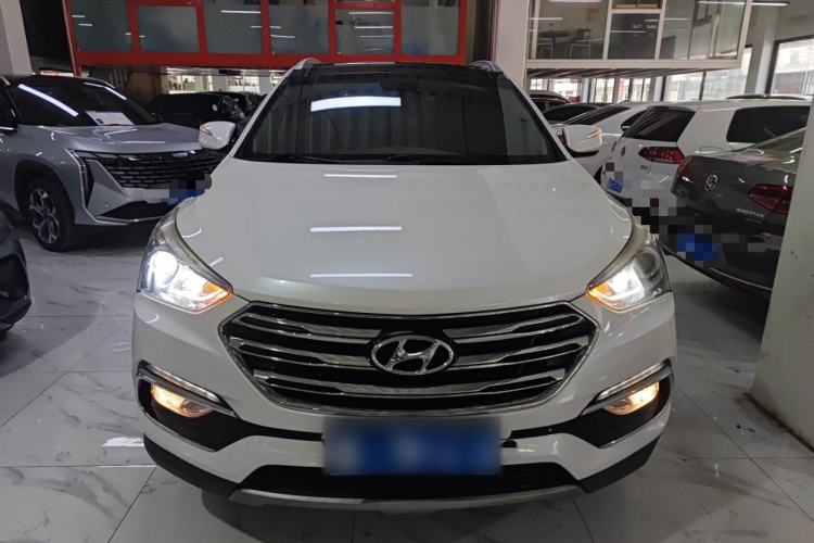 Used Hyundai Santa Fe 2017 2.0T Automatic Two-Wheel Drive Smart Version 7 Seats Front