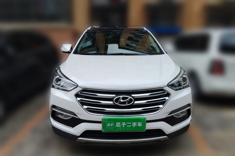 Used Hyundai Santa Fe 2017 2.0T Automatic All-Wheel Drive Smart 7-Seater Front