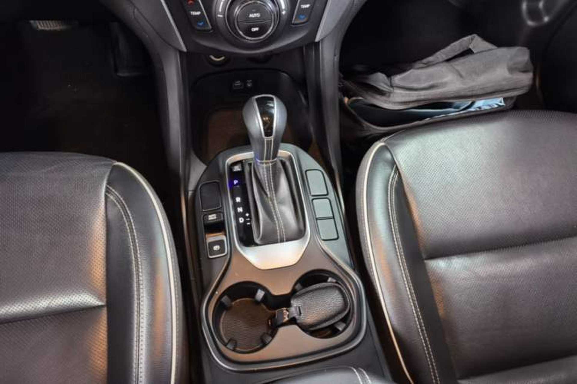 Used Hyundai Santa Fe 2017 2.0T Automatic Two-Wheel Drive Smart Version 7 Seats Gear Lever