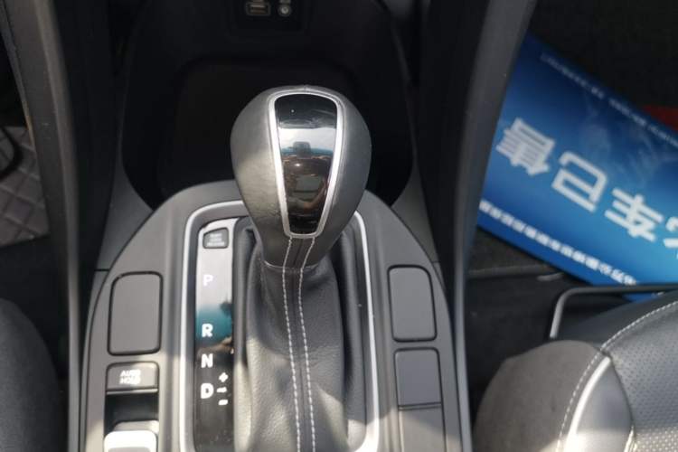 Used Hyundai Santa Fe 2017 2.4L Automatic Two-Wheel Drive Smart Version 5 Seats Gear Lever