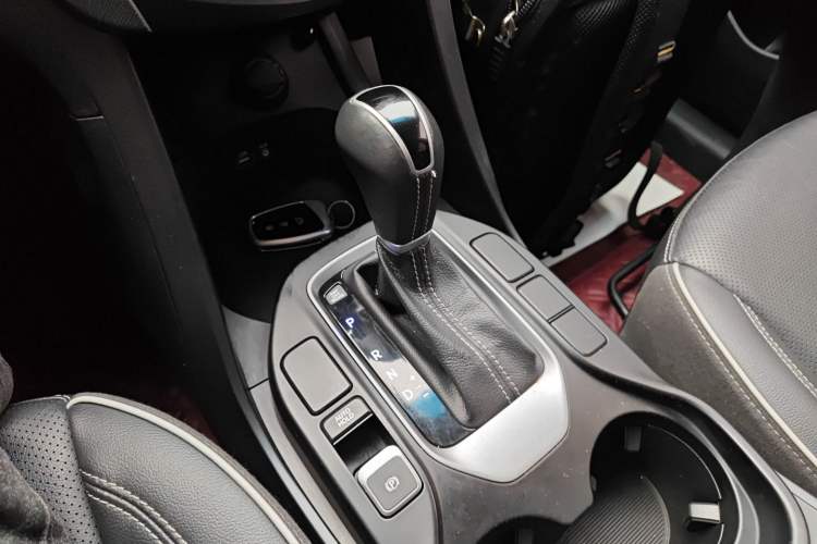 Used Hyundai Santa Fe 2017 2.0T Automatic All-Wheel Drive Smart 7-Seater Gear Lever